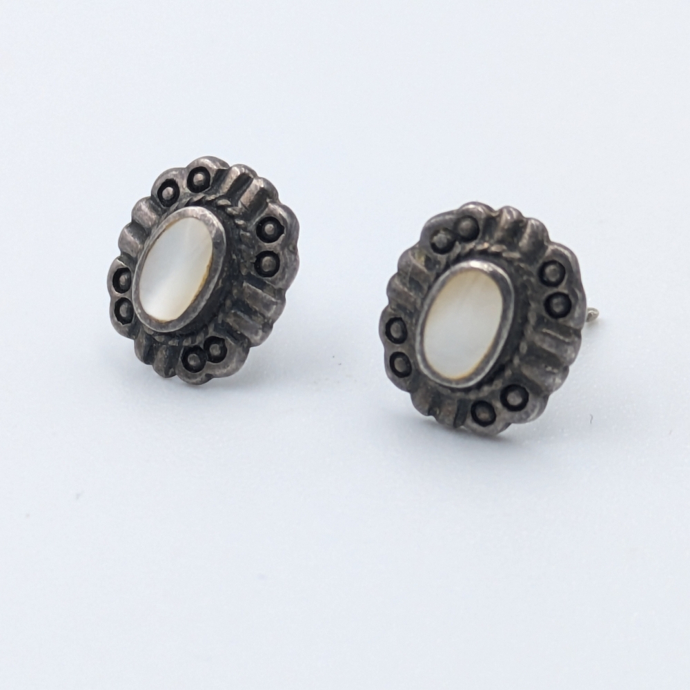 Vintage 925 sterling silver MOP mother of pearl stud earrings signed
